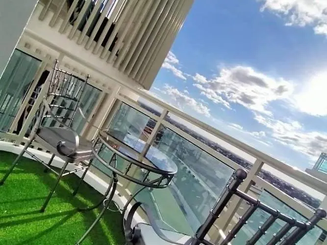 Apartahotel Azure Urban Residences 2-br Balcony Amenity View By Casa Rafael *